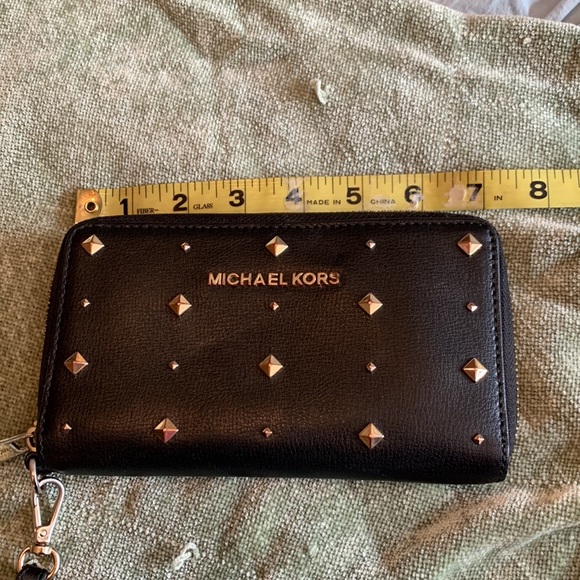 Michael Kors Wristlet Wallet🔥 - Picture 10 of 12